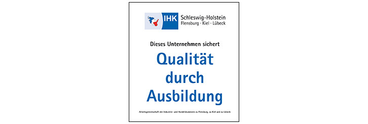 Logo "Qualität durch Ausbildung - Arbeitsgemeinschaft der IHK zu Flensburg, zu Kiel & zu Lübeck"